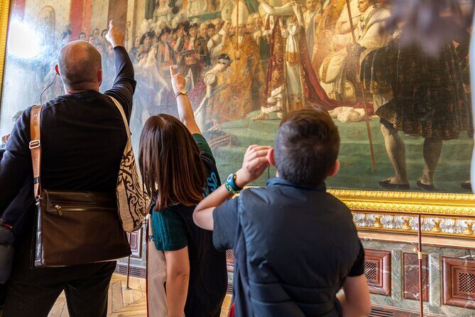 Versailles Private Guided Tour - Reserved Entry Included - Entering Versailles with a plan from Place d’Armes