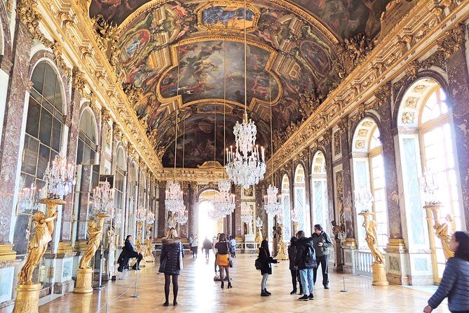 Versailles Private Half Day Guided Tour with Access from Paris - Gardens à la française: 55 fountains, statues, and real breathing room