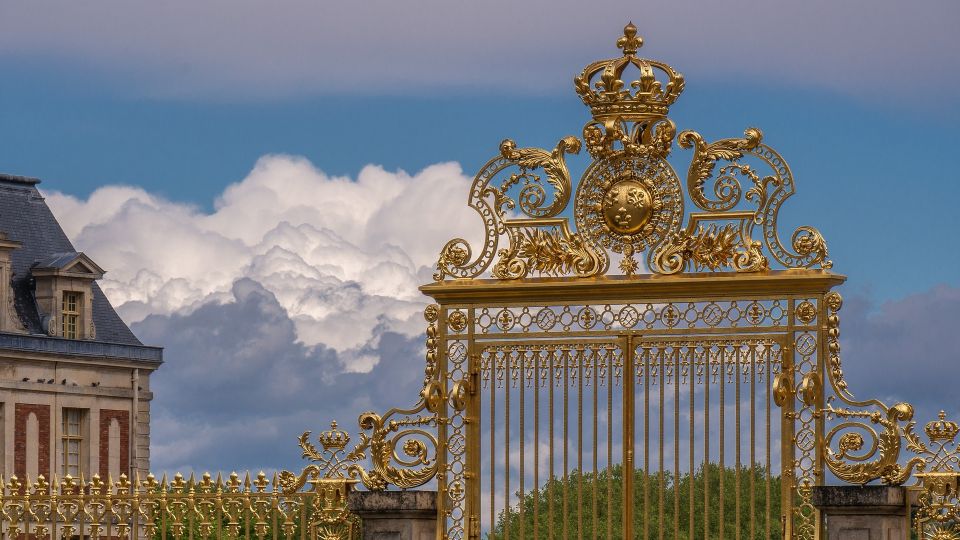 Versailles: Private Tour of the Palace with Reserved Entry - Why reserved entry makes Versailles feel manageable