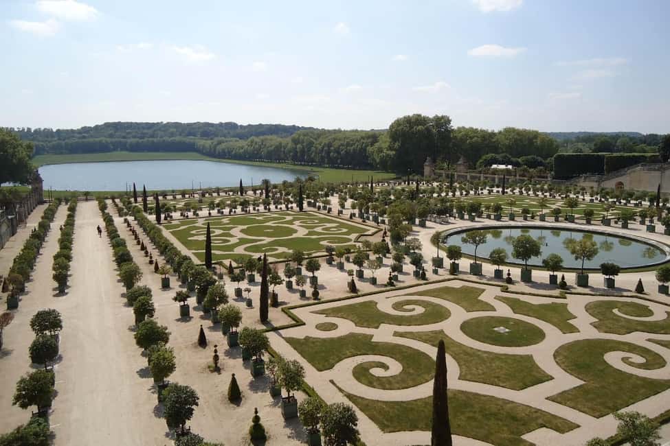 Versailles: Royal Palace & Gardens Private Golf Cart Tour - Royal Chapel stop: the religious heart of royal ritual