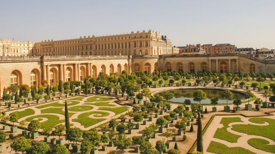 Versailles: Skip-the-Line Day Tour & Transfer from Paris - Lunch at La Petite Venise: Reset Time Near the Grand Canal