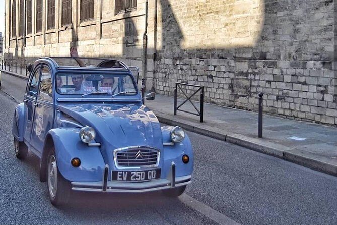 Vintage 2CV Adventure: 3-Hour Paris Secrets Tour - The guides: what makes the best versions of this tour work