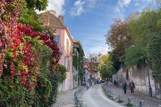 VIP Paris in a Day: Montmartre, Louvre, Île de la Cité, Cruise - Île de la Cité and Notre-Dame: street-level storytelling during the rebuild era