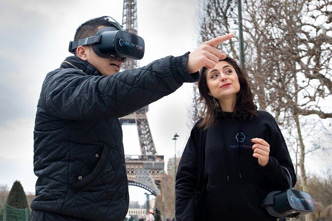 Virtual Reality Guided Tour at the Eiffel Tower - Comfort, timing, and the VR reality check