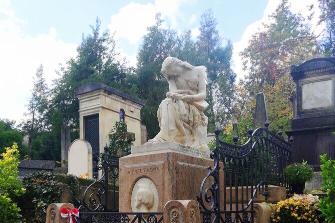 Visit to Père Lachaise Cemetery: a self-guided tour - The big-name tomb stops you’ll target