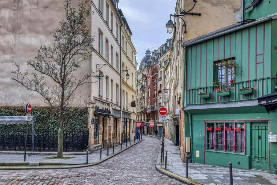 Visita con guida in italiano: Quartiere Latino e Lungo Senna - Choosing the right route: which neighborhood fits your Paris mood