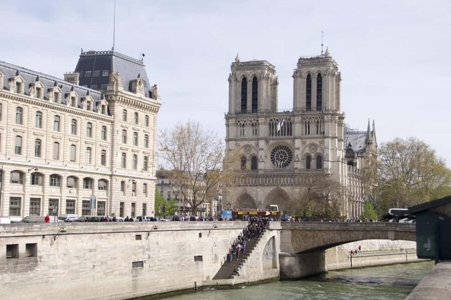 Visita con guida in italiano: Quartiere Latino e Lungo Senna - Lungo Senna, Sainte-Chapelle, the Conciergerie, and royal Paris