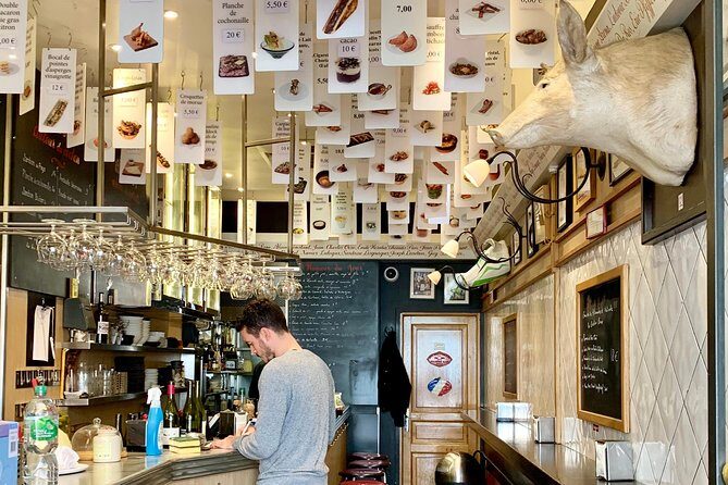Walk & Wine Tour in the Latin Quarter - Guide power: why the Q&A matters as much as the wine