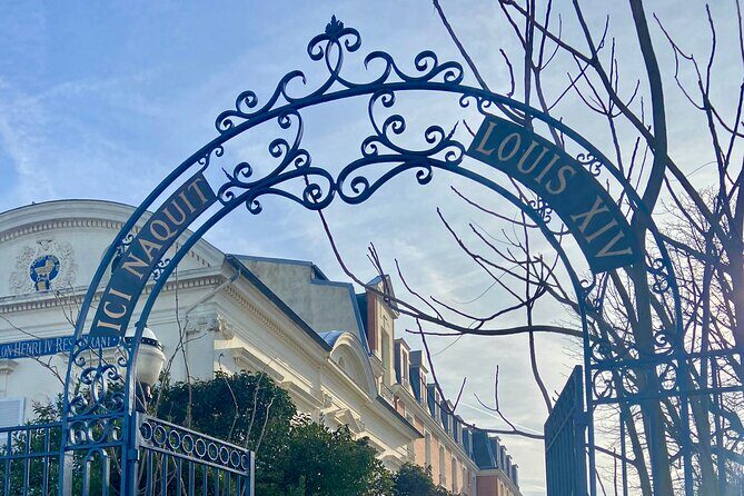 Walking and Tasting Tour of Saint Germain En Laye - The tasting walk: hot chocolate, croissants, cheese, wine, and more