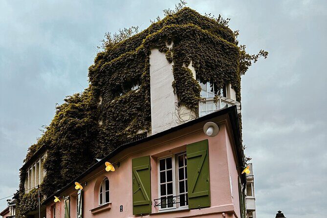 Walking Tour in Montmartre with a guide - Meeting at Abbesses and getting your bearings fast