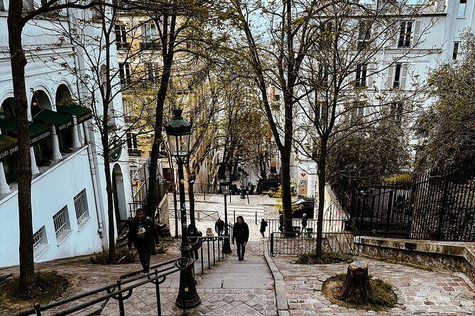Walking Tour in Montmartre with a guide - The Montmartre Water Tower: a 40-meter clue to how the hill works