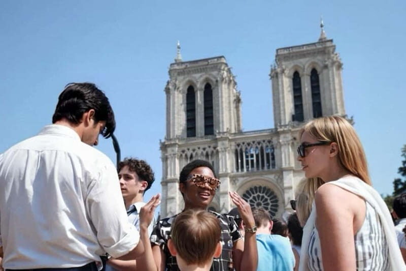 Walking Tour of Notre Dame Island and Sainte Chapelle Option - Pont Neuf and the Seine: Quick Photos, Big Context