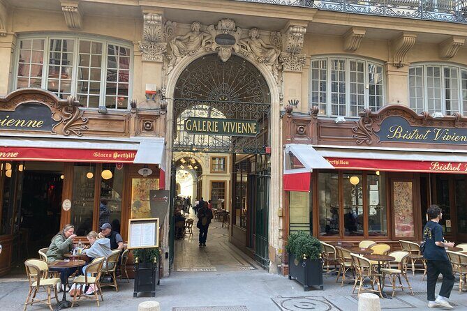 Walking tour of the Covered Passages of Paris -10 people max - Why these covered passages are worth 1 hour 40