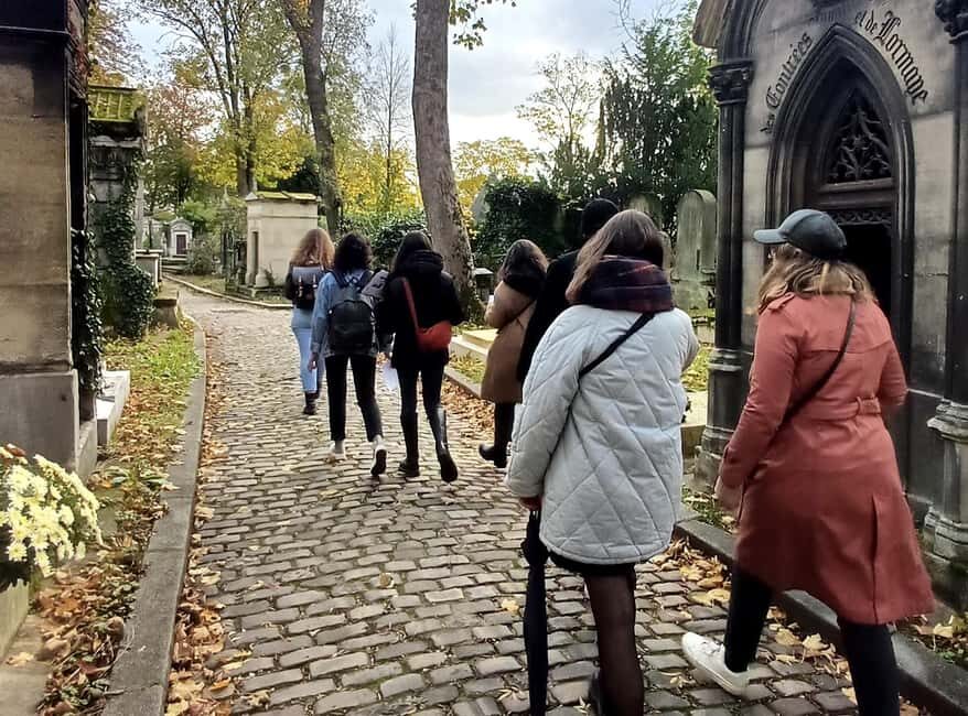 Who Killed Victor ? Escape Game at Père Lachaise Cemetery - What makes the cemetery stories click: mystery as a learning tool