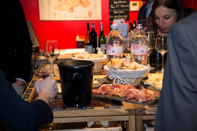 Wine and cheese tasting in Bastille - How the tasting teaches you to appreciate wine (not just rank it)