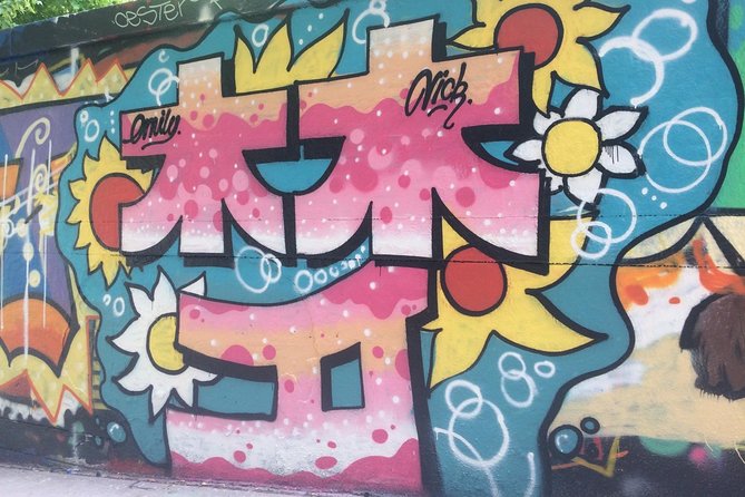 Workshop Graffiti Mural - Meeting point reality check in Paris: don’t lose time