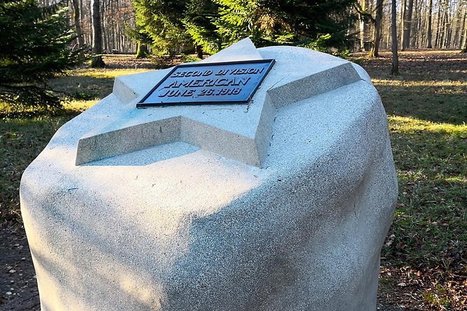 WW1 Belleau Wood and American Monument in Château-Thierry - Day trip from Paris - Stop 3: Devil Dog Fountain and the bulldog memory at Belleau