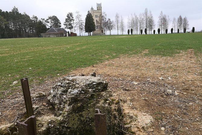WW1 Somme Battlefields - Private tour from Paris aboard a Van (2 pax) - Stop 6: Peronne Historial in a medieval castle (trenches, uniforms, trench artists)
