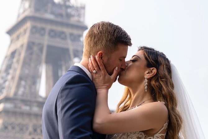 Your best pictures in Paris 1h Private photoshoot - Pose Direction That Feels Calm, Not Cringey